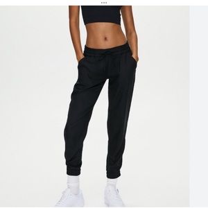 Aritzia Talula “Los Feliz”joggers